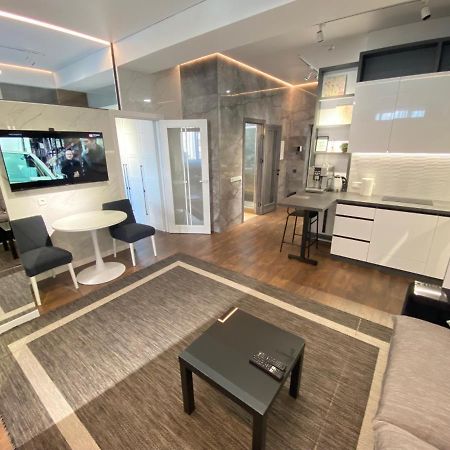 Rentnow Modern Lux Apartment In Centre Chisinau Ngoại thất bức ảnh