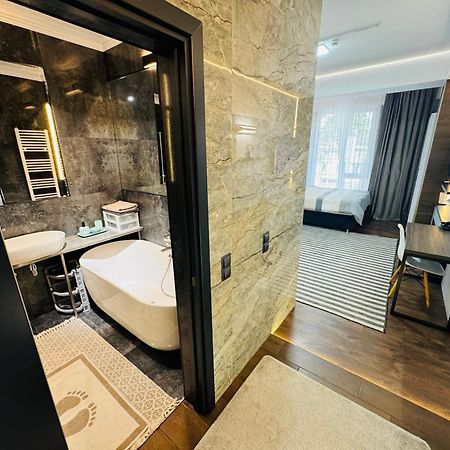 Rentnow Modern Lux Apartment In Centre Chisinau Ngoại thất bức ảnh