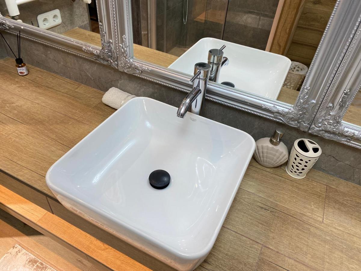 Rentnow Modern Lux Apartment In Centre Chisinau Ngoại thất bức ảnh