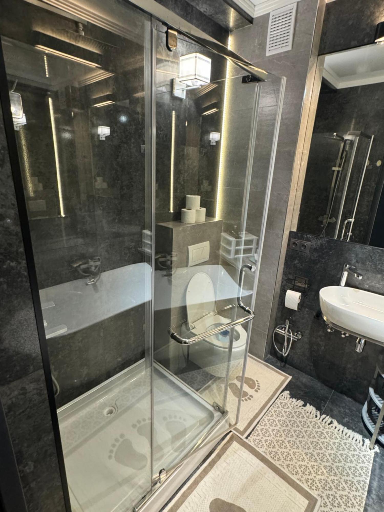 Rentnow Modern Lux Apartment In Centre Chisinau Ngoại thất bức ảnh