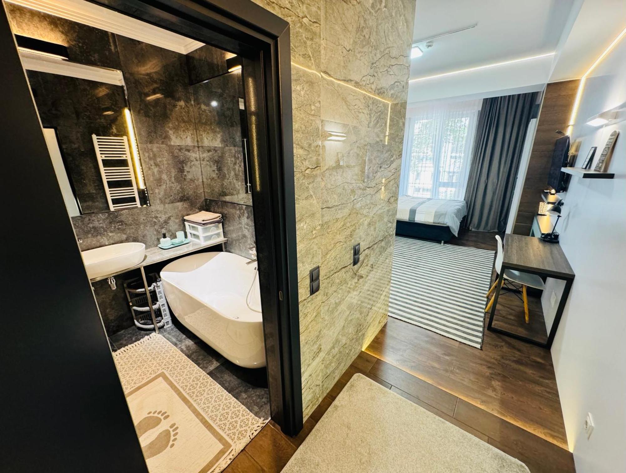 Rentnow Modern Lux Apartment In Centre Chisinau Ngoại thất bức ảnh