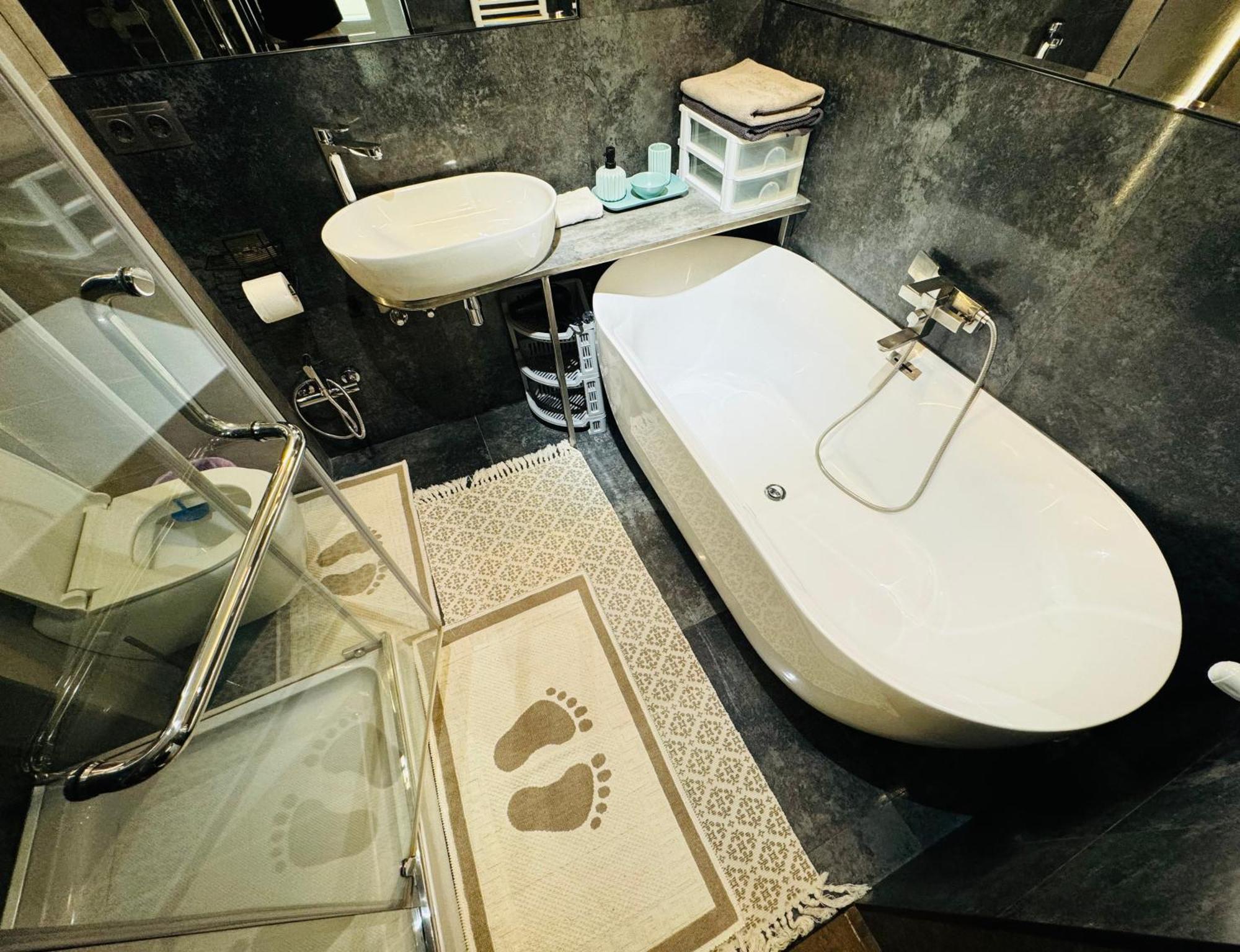 Rentnow Modern Lux Apartment In Centre Chisinau Ngoại thất bức ảnh
